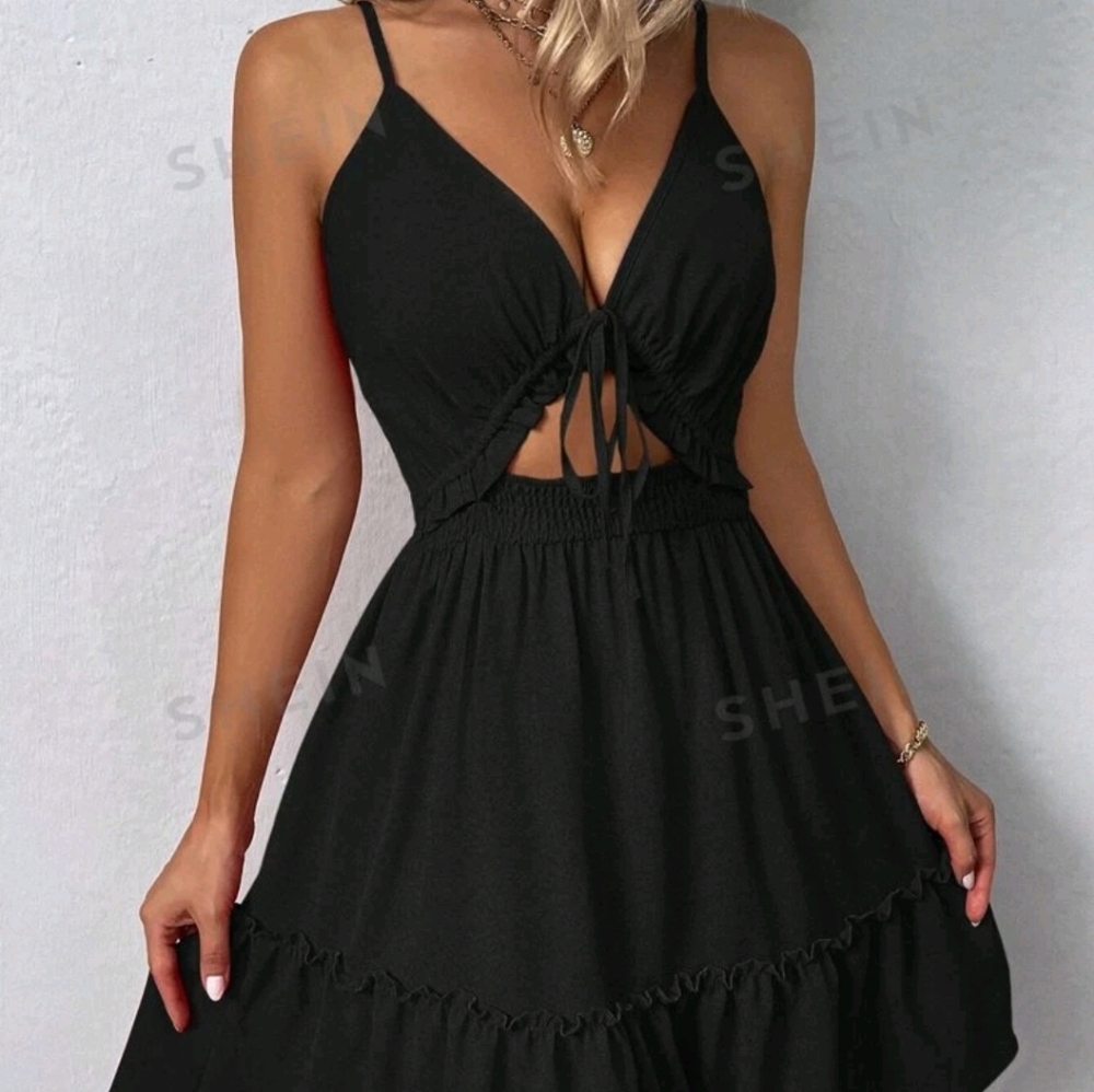 Nwot. Tie front cut out dress xlarge